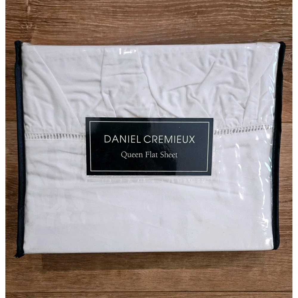 Daniel Cremieux White Queen Flat Sheet (FLAT SHEET ONLY)